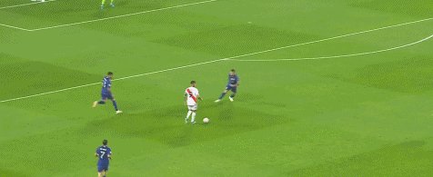 1697596587163094399.gif 梅西.gif